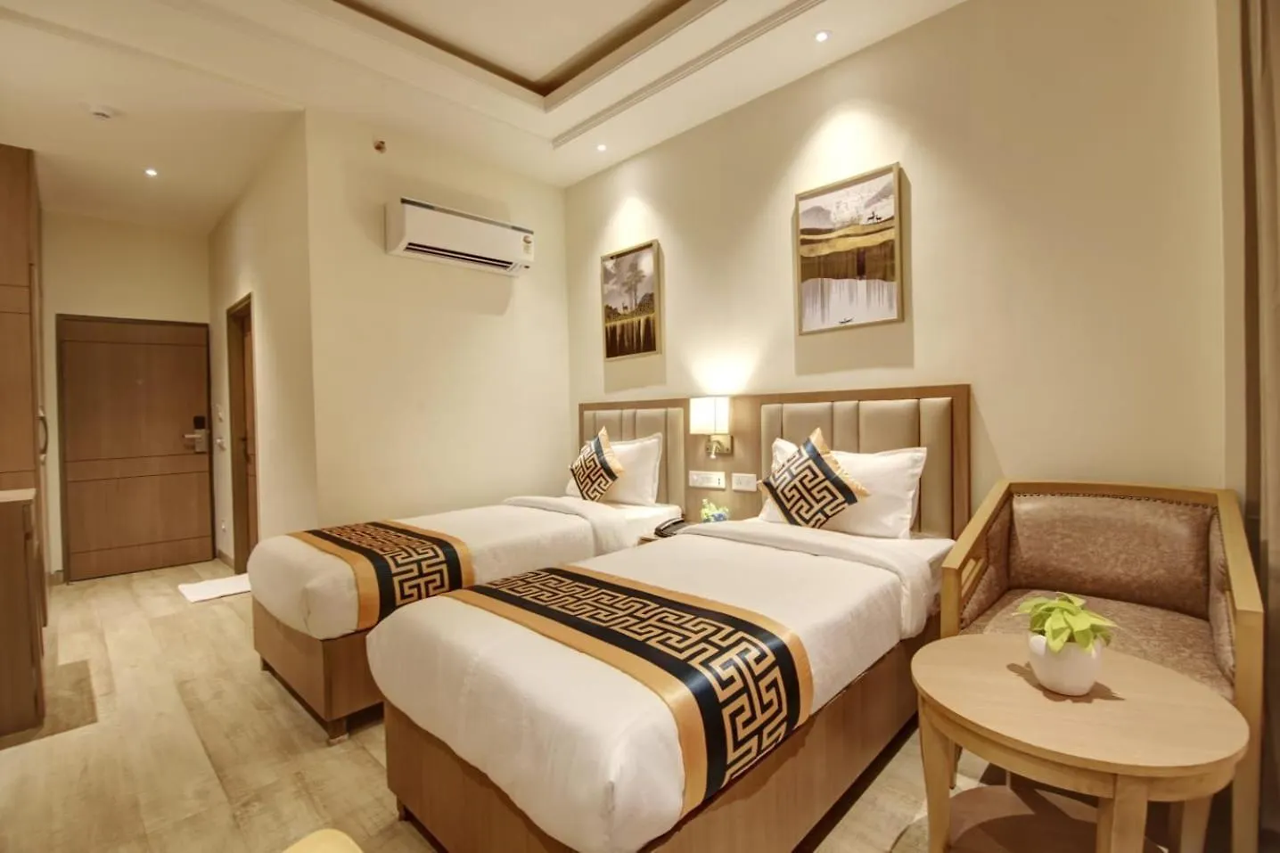 King Otel Yeni Delhi 4*,  Hindistan